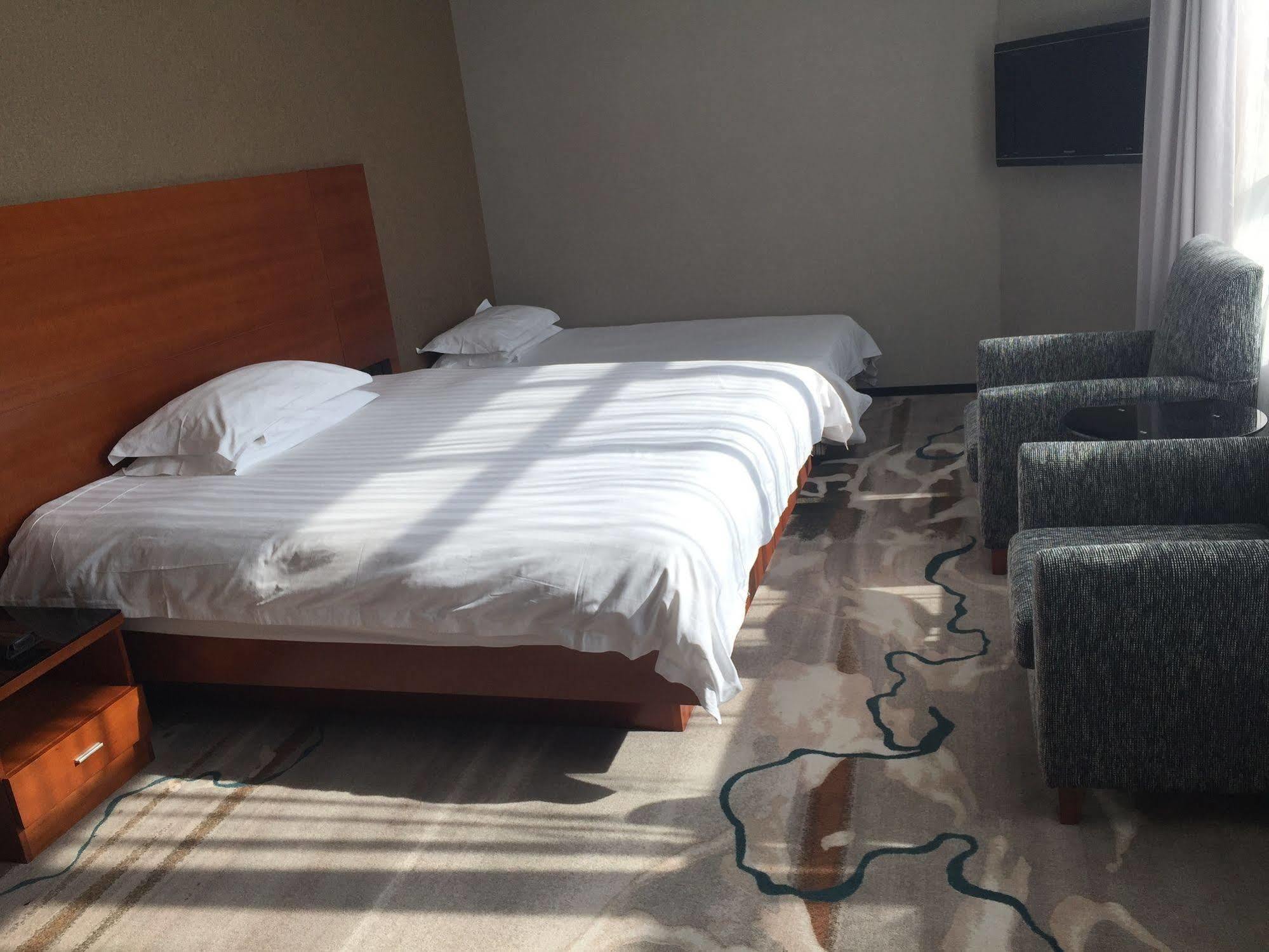 Radiance Hotel Шанхай Экстерьер фото